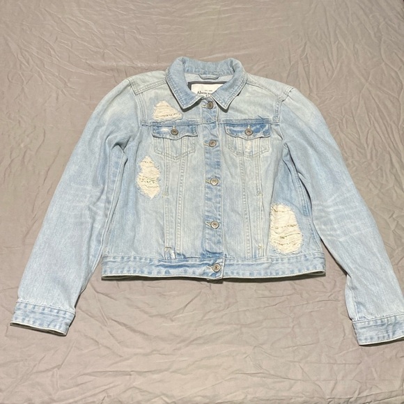 Abercrombie & Fitch Jackets & Blazers - Abercrombie & Fitch women’s jean jacket size large